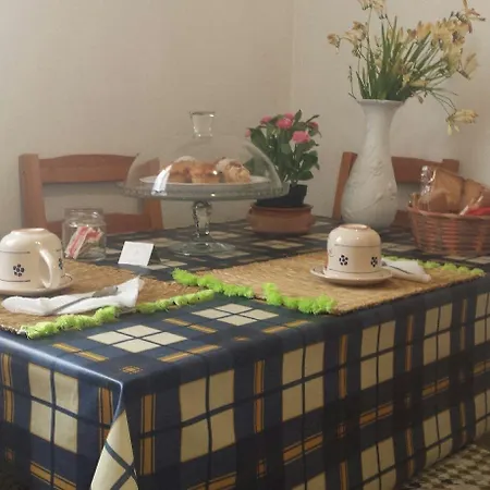 לינה וארוחת בוקר Luna Piena לצ'ה